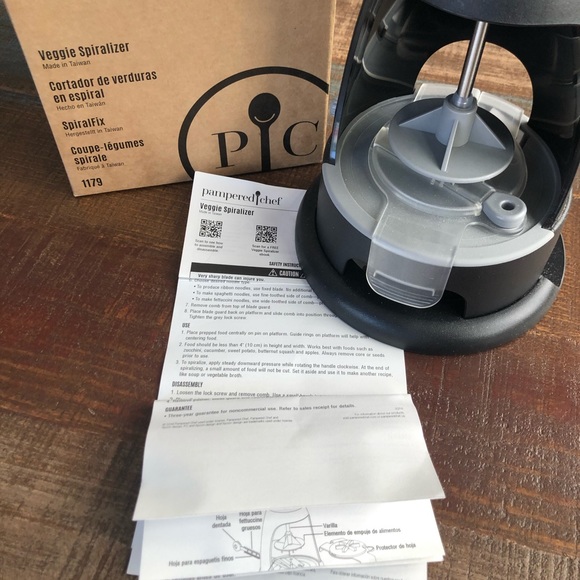 Pampered Chef Veggie Spiralizer NWT - Picture 1 of 8